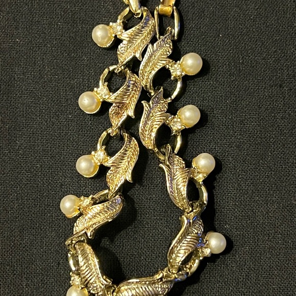 Gold Leaf Bracelet with Pearls and Organic Design - Picture 3 of 13